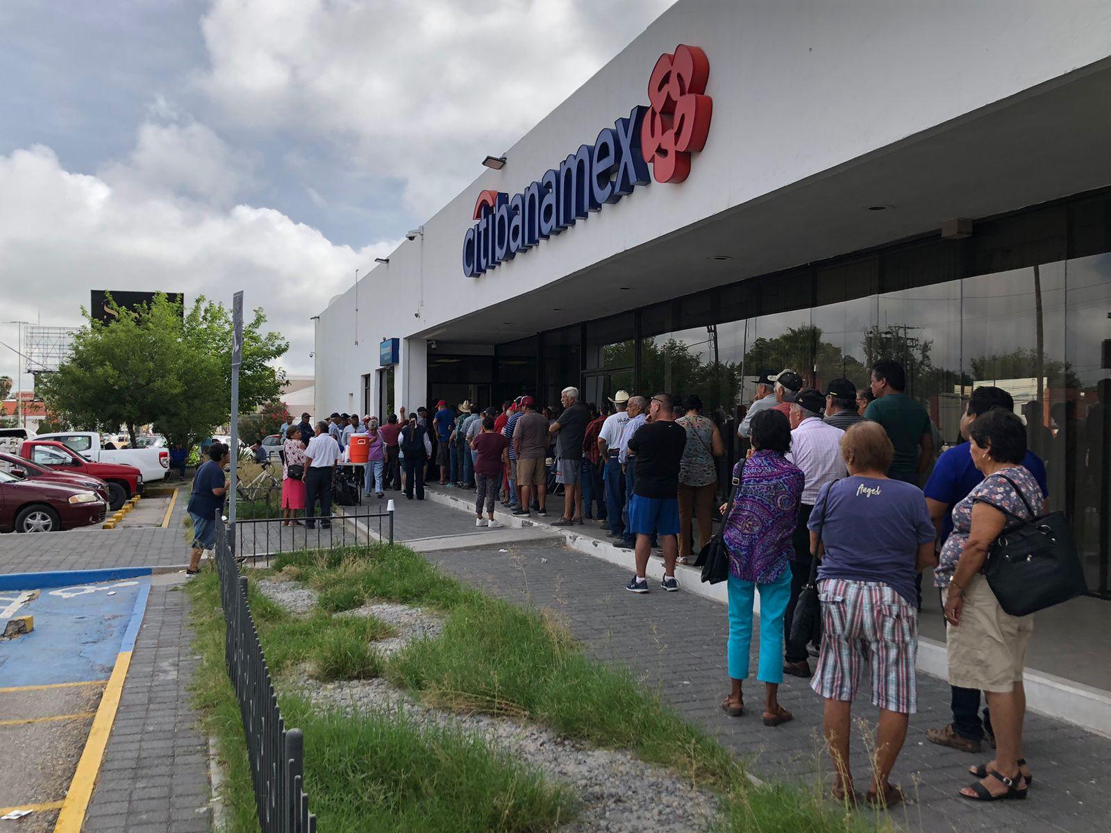 Se quedan 6 horas esperando pensión