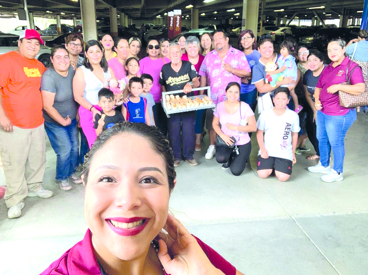 Le compran los “Mitoteros” todos los conos a vendedor
