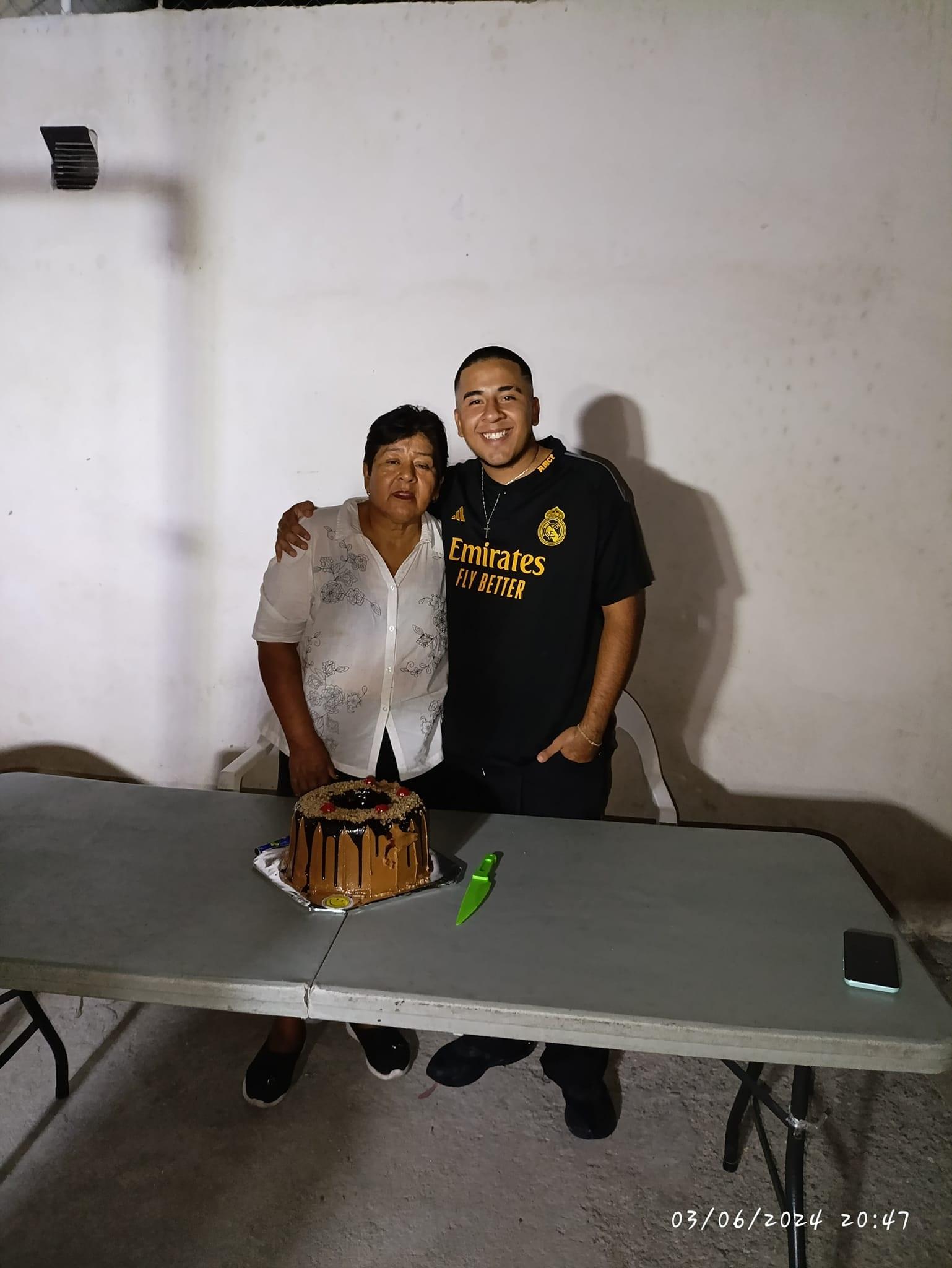 Pide joven apoyo para poder operar a madre