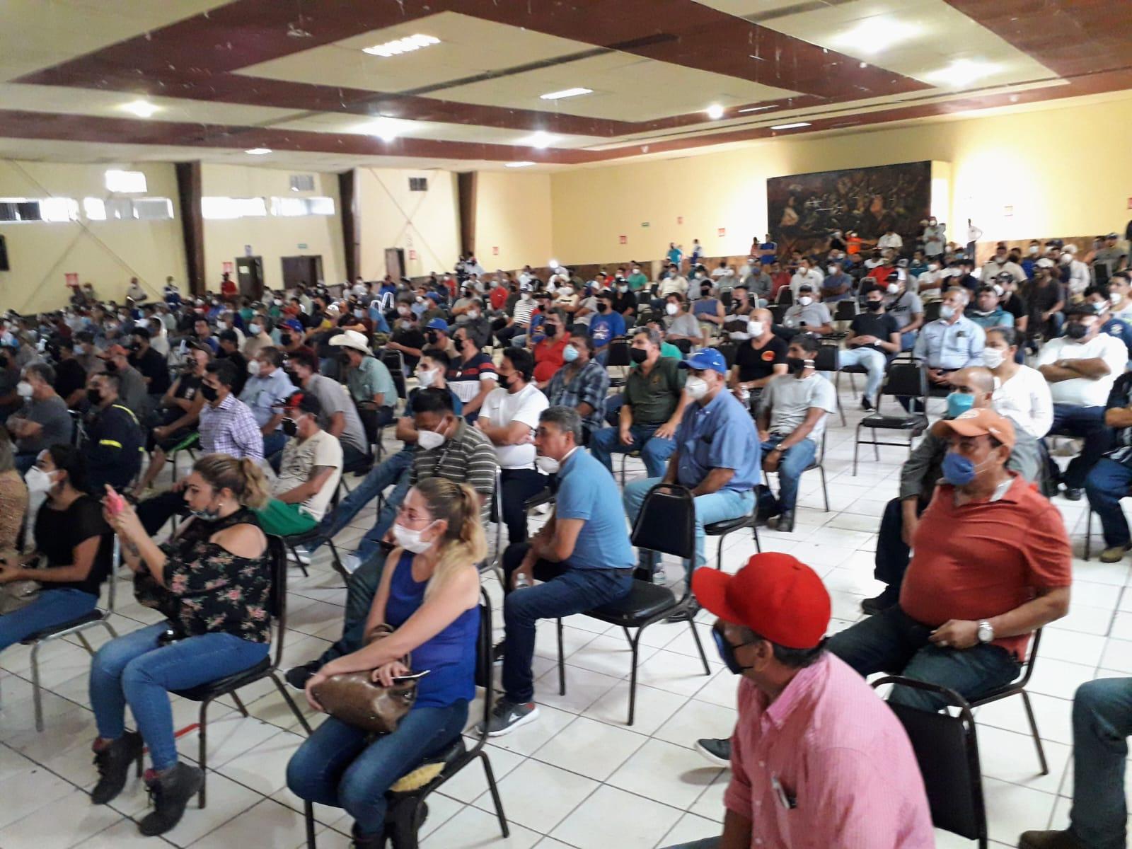 Mueren dos obreros esperando finiquitos