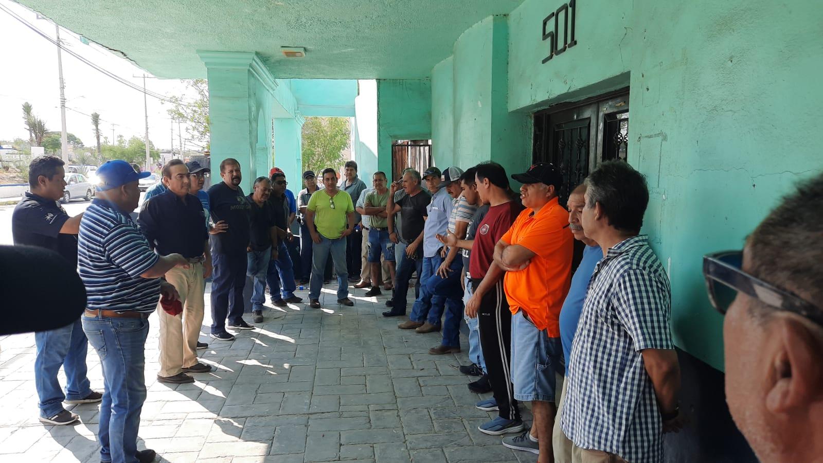 Aguardan unidos obreros de AHMSA fin de acerera