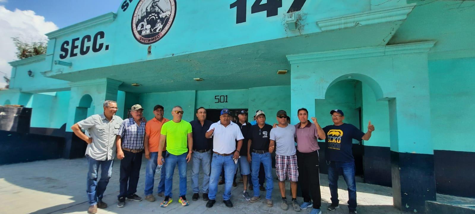 Exigen información obreros de AHMSA
