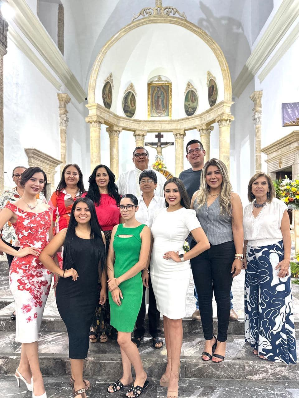 Reciben bendición candidatas a reina