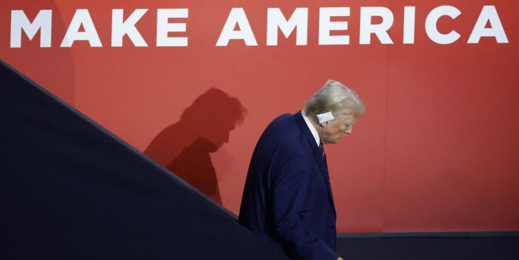 Policía de Florida detiene a un hombre por publicar en sus redes sociales amenazas contra Trump y JD Vance