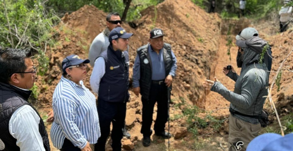 Autoridades federales realizan labores de búsqueda de los 43 normalistas en Guerrero en la recta final del gobierno de AMLO
