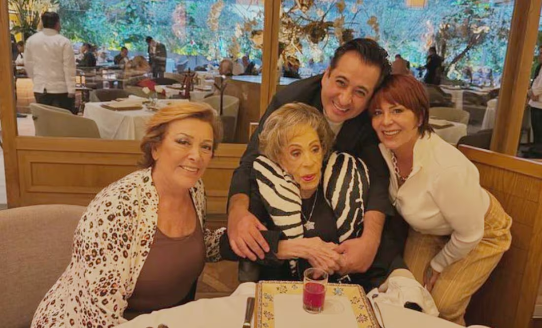 Sylvia Pasquel presume lo bien que luce su madre Silvia Pinal: «tan bella, tan radiante, tan Diva»
