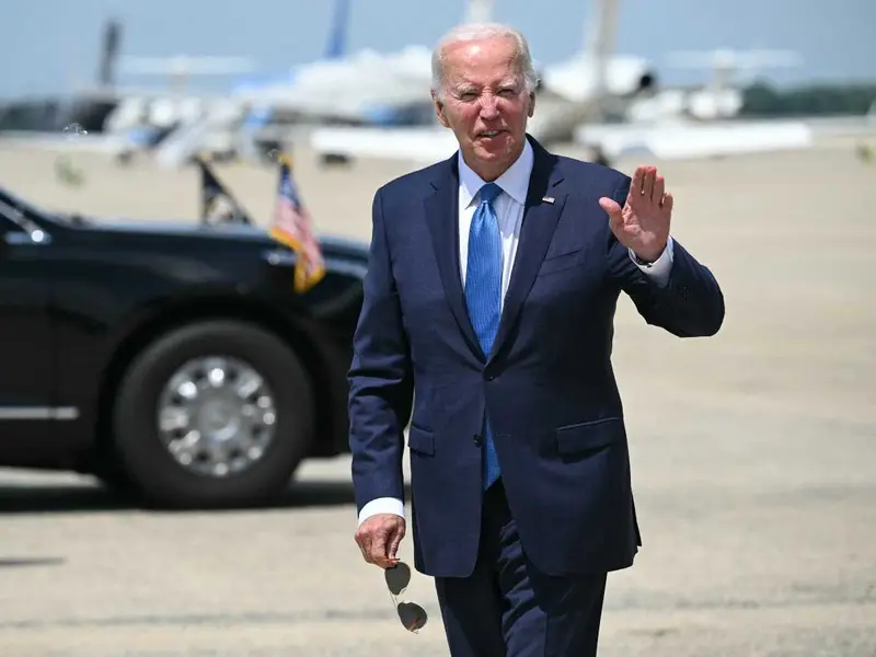 Biden da negativo a covid-19 y reaparece en público