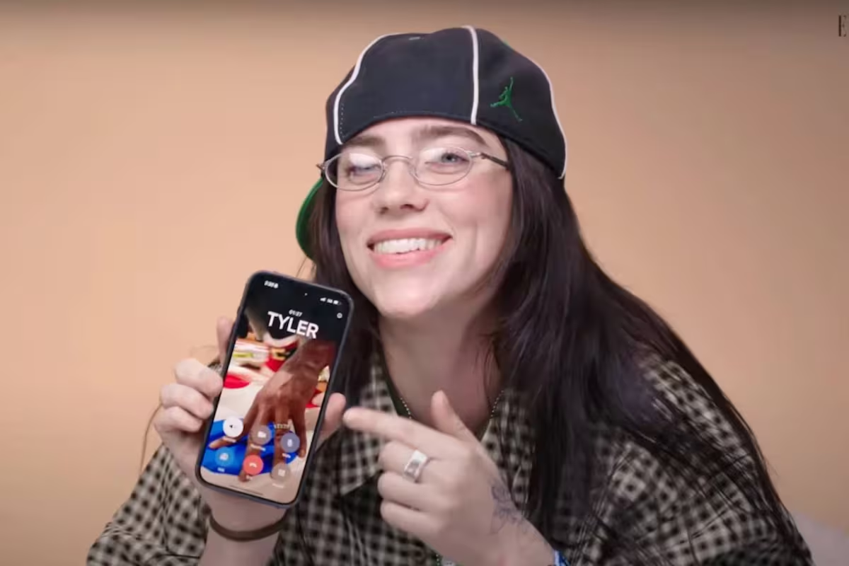 Billie Eilish hace bromas telefónicas a Margot Robbie y Dakota Johnson