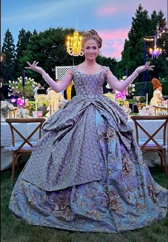 La espectacular fiesta de Jennifer Lopez por sus 55 cumpleaños, ambientada en ‘Los Bridgerton’ y sin rastro de Ben Affleck