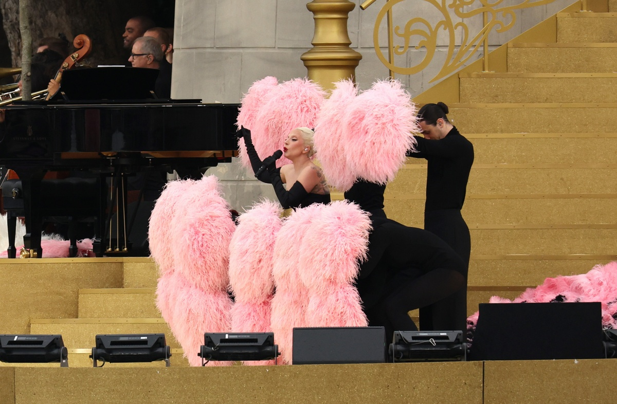 Lady Gaga cantó en francés en la inauguración de Juegos de París