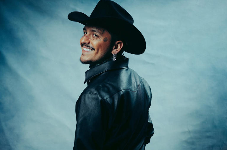 Joyeros que pusieron diamantes en dientes de Christian Nodal hablan de su trabajo