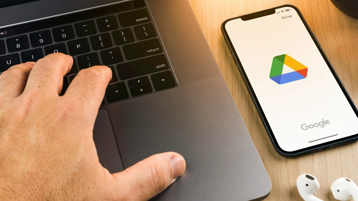 Google Drive sorprende con traducción de audio de videos en segundos y gratis