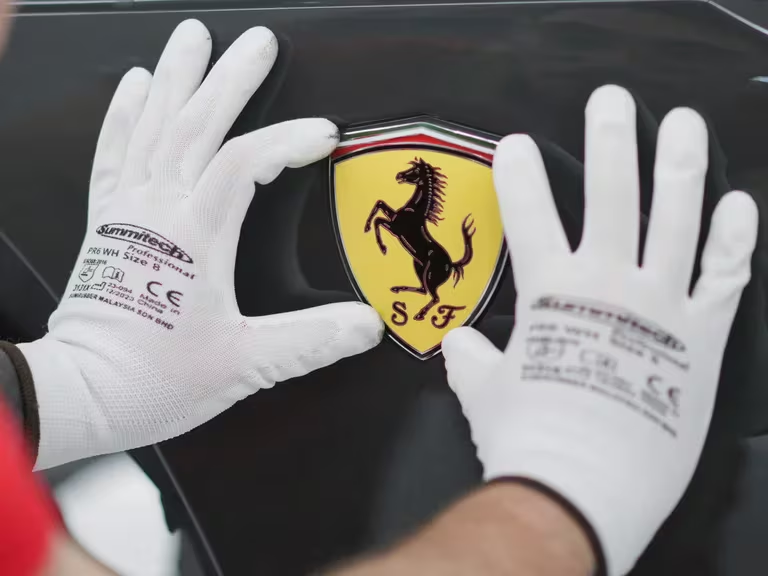 Ferrari se salvó de un gran ciberataque planeado con IA en WhatsApp, con esta simple pregunta