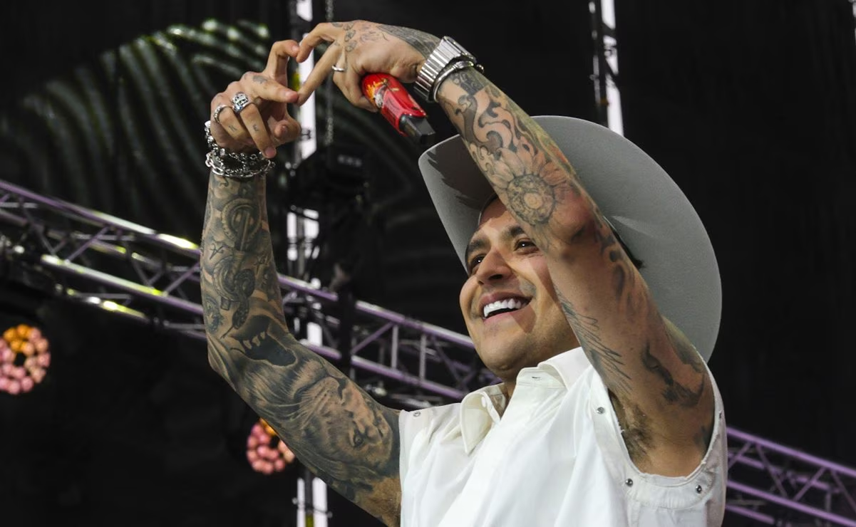 Christian Nodal comparte inédita foto con Ángela Aguilar: «extrañándote con locura»
