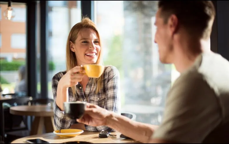 El arte de la conversación en una primera cita: Temas y preguntas clave