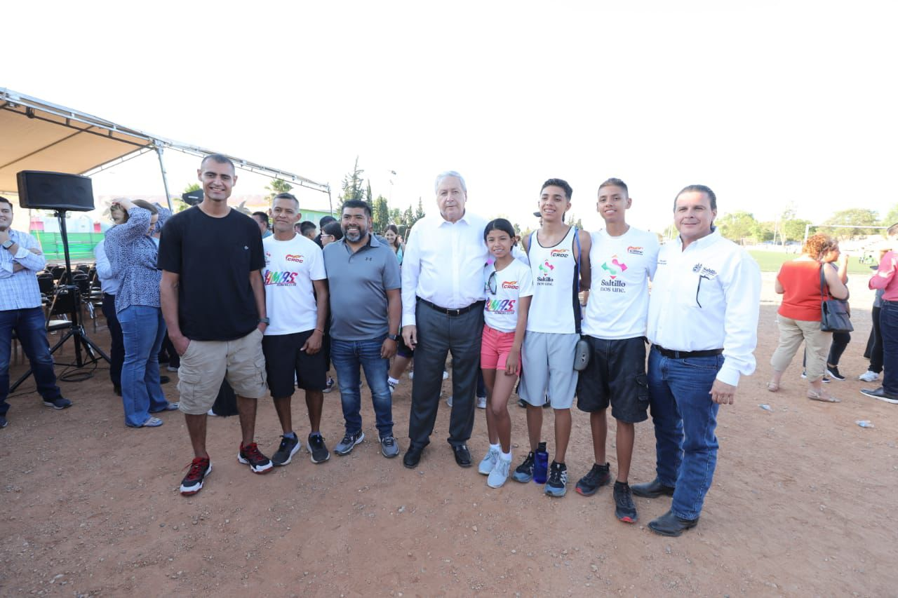 Avanzan nuevas canchas deportivas al sur.- Alcalde”Invierte Chema Fraustro en parque Carlos R. González, frente al Biblioparque Sur