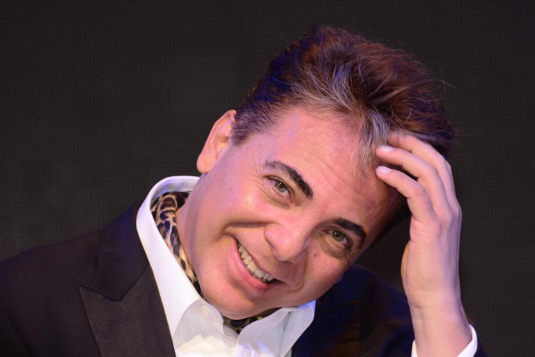 Cristian Castro reaparece en Argentina con nueva novia