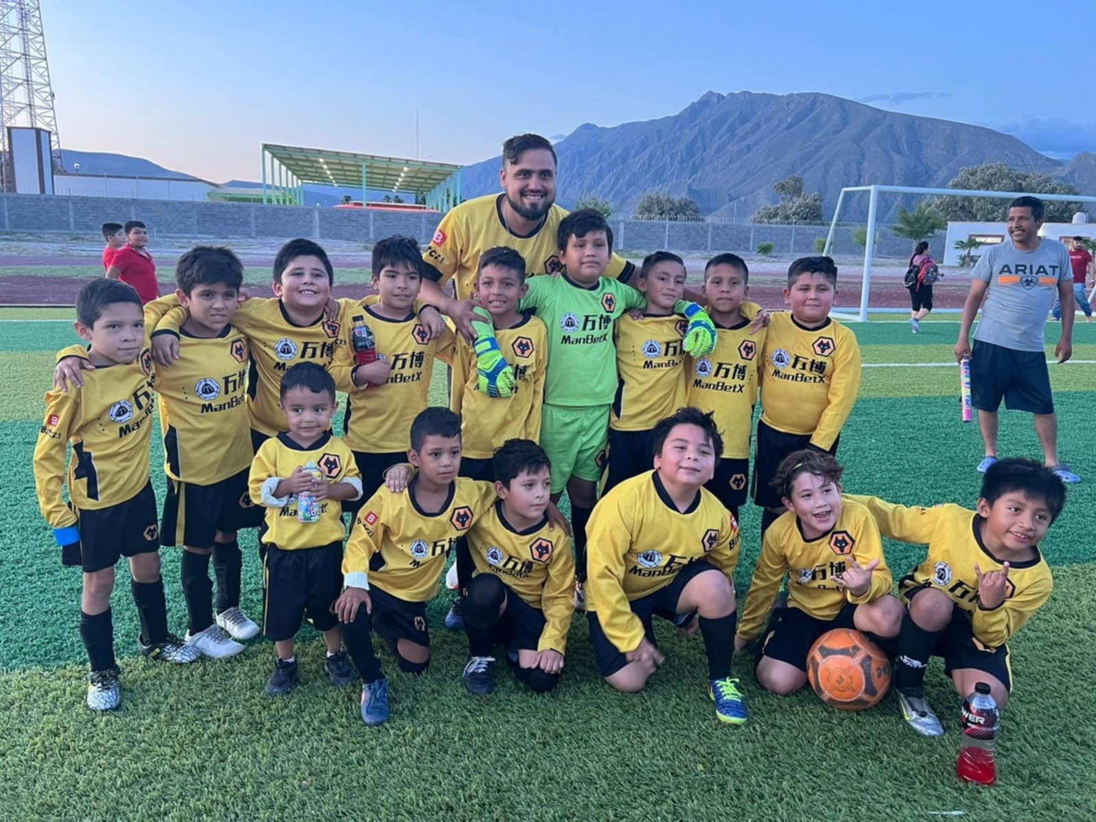 Sigue la primaria Luis Muñiz consiguiendo títulos en fútbol