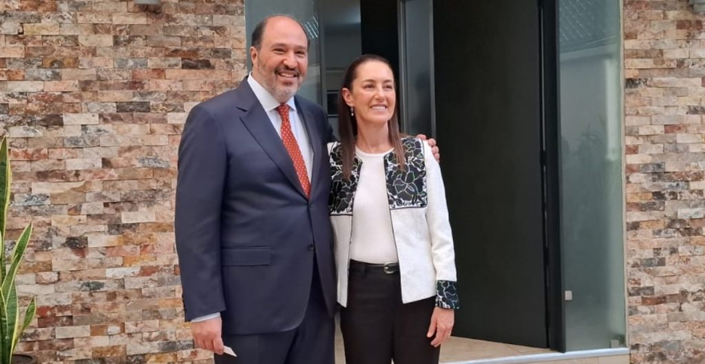 Va Lázaro Cárdenas Batel va a la Oficina de Presidencia