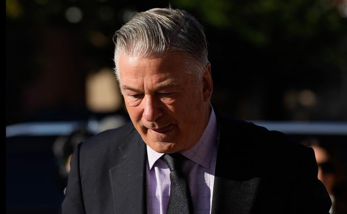 El arma de Alec Baldwin solo descarga munición «apretando el gatillo», asegura el fabricante