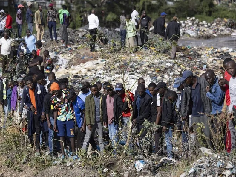 Policía de Kenia encuentra más restos de mujeres desmembradas en basurero