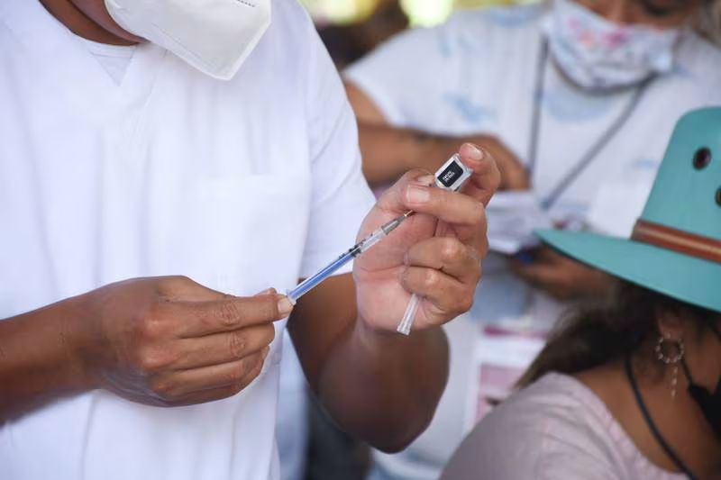 Repunte de casos de COVID-19 en México: ¿Cuánto cuestan las pruebas y las vacunas en 2024?