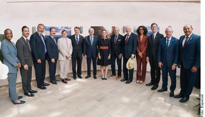 Trata Sheinbaum seguridad y migración con senadores de EU