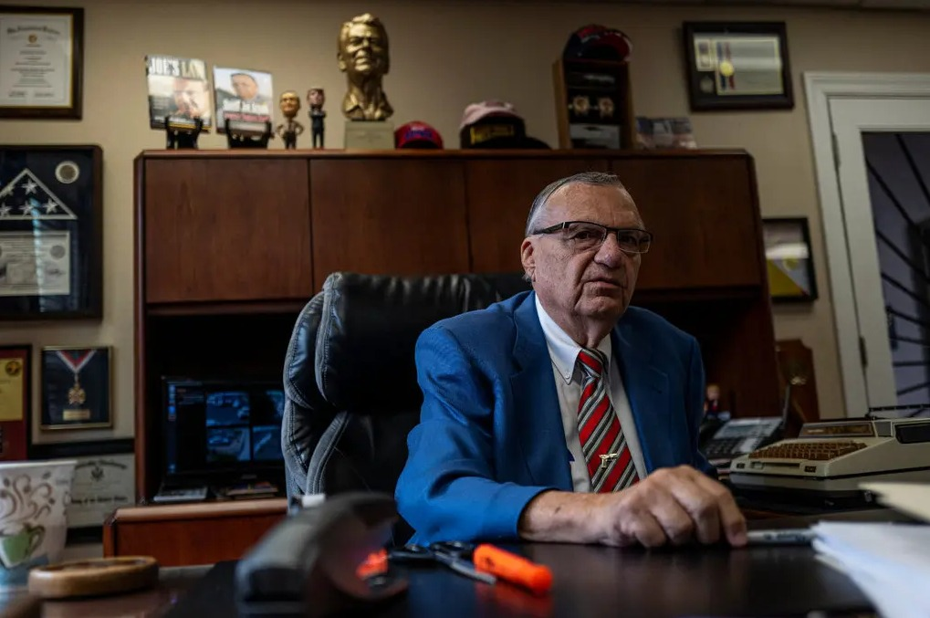 Pide Arpaio a Trump pactar con México