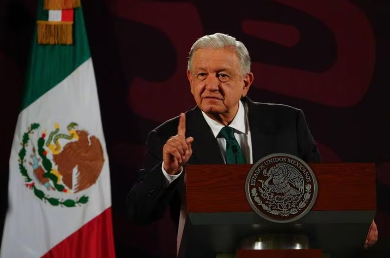 AMLO exhibe a empresas que ‘deben’ al SAT: ‘Casos están detenidos en el Poder Judicial’, acusa