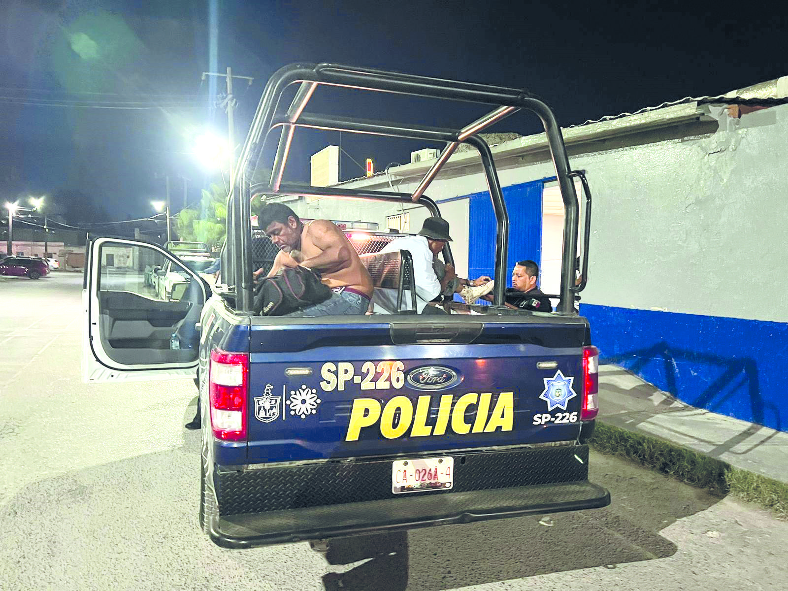 Arremete a golpes padre contra hijo