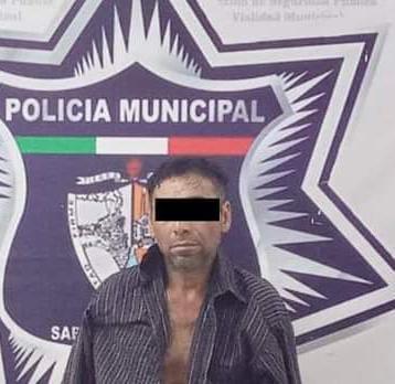 Lo agrede con machete tras pelear por bocina