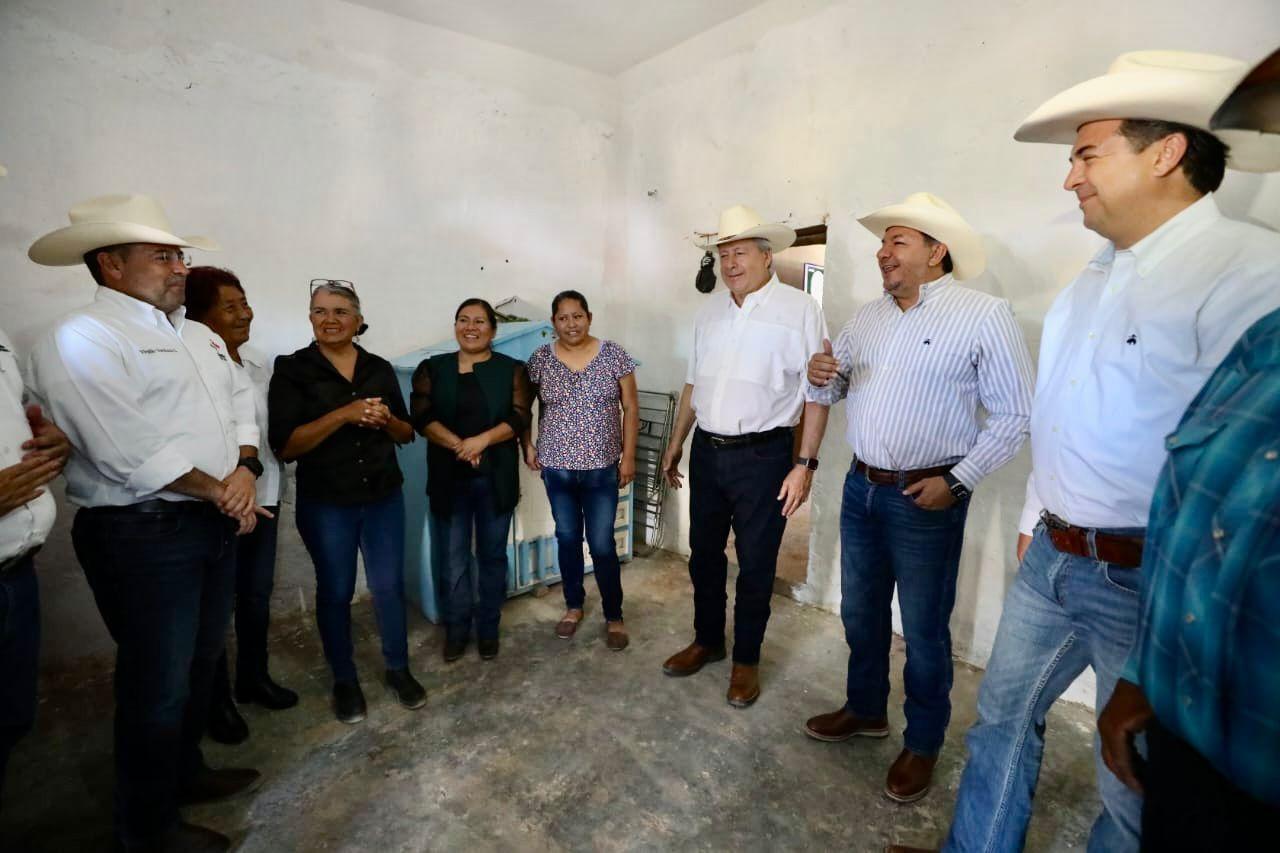 Entrega Chema Fraustro inversión para los ejidos