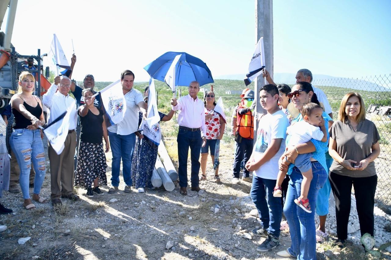 Arranca electrificación en la colonia El Roble