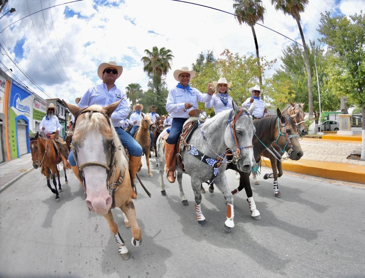 Celebran aniversario de Monclova con cabalgata