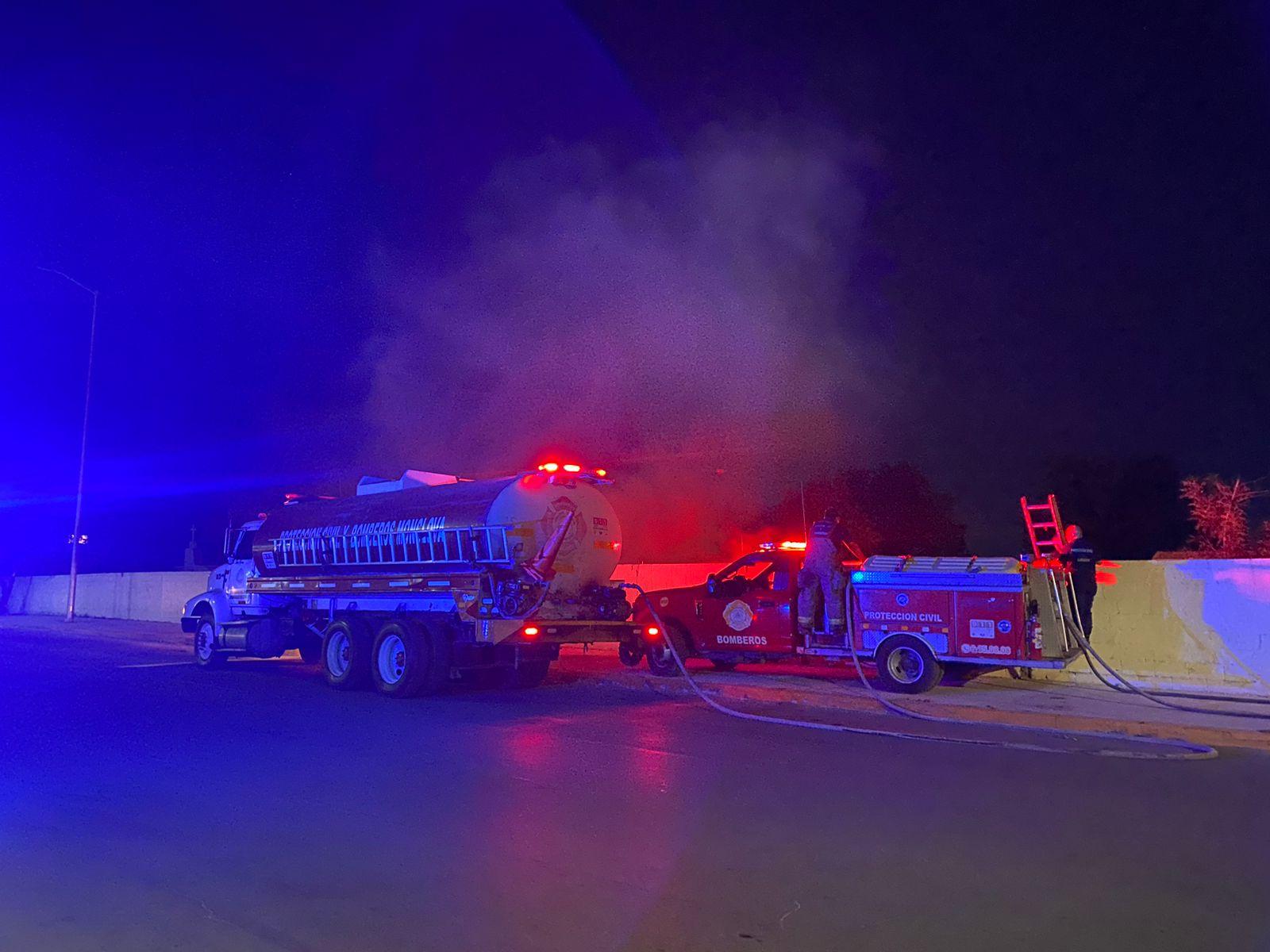 Sofocan incendio en interior de panteón