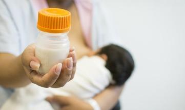 Recolectan por mes 500 frascos de leche materna