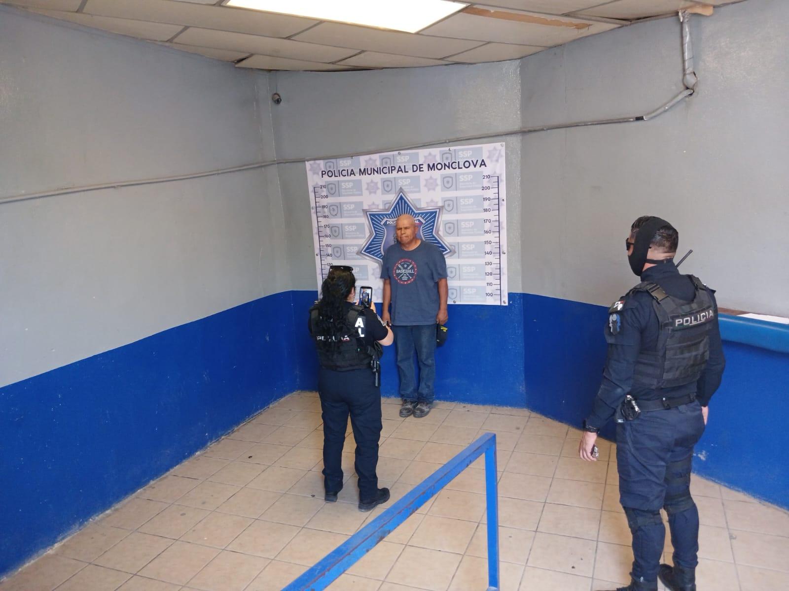 Detiene la Policía a familiar agresivo