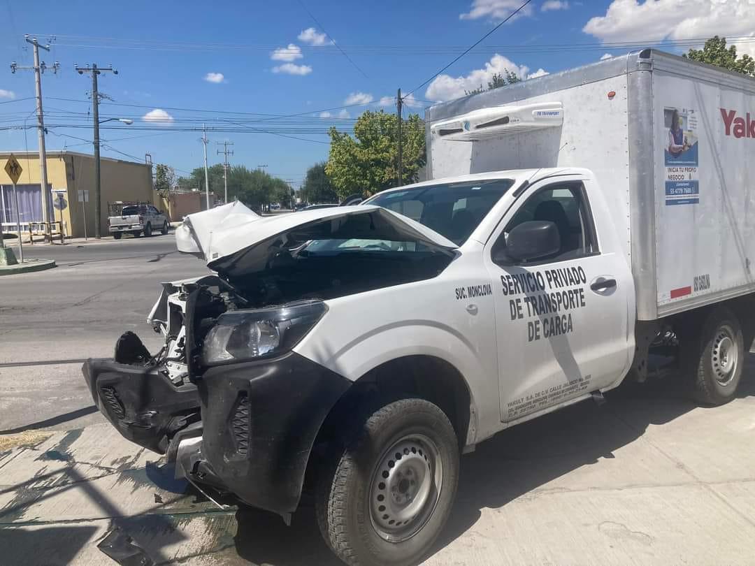 Aparatoso accidente entre Aveo y camión