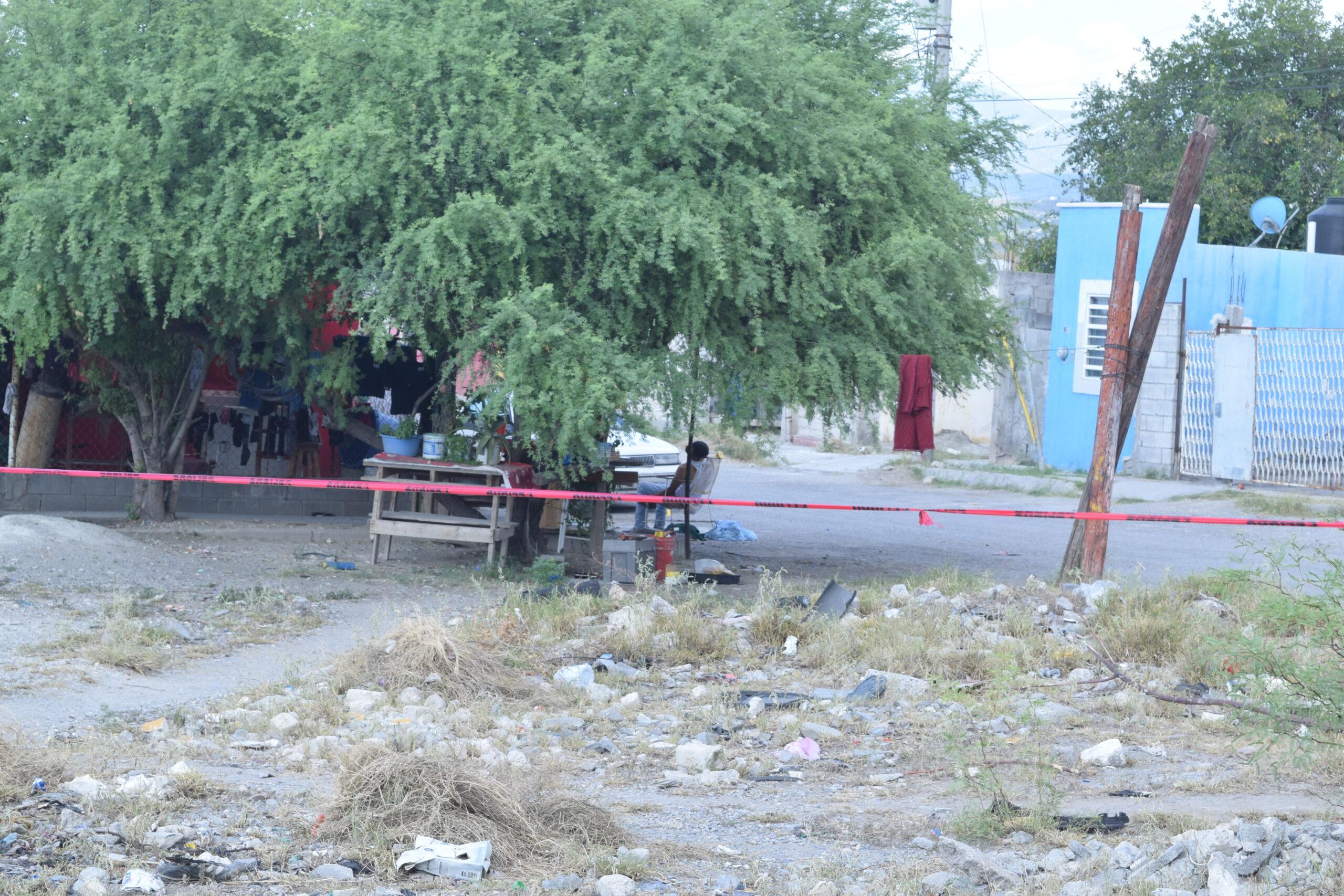 Lo mata de puñalada y homicida se escapa
