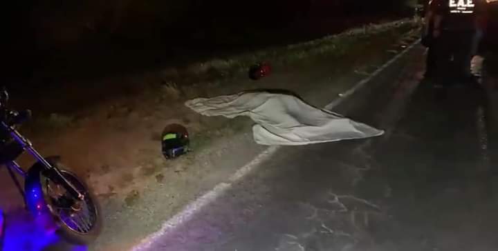 Mueren 2 menores en accidente de motocicleta