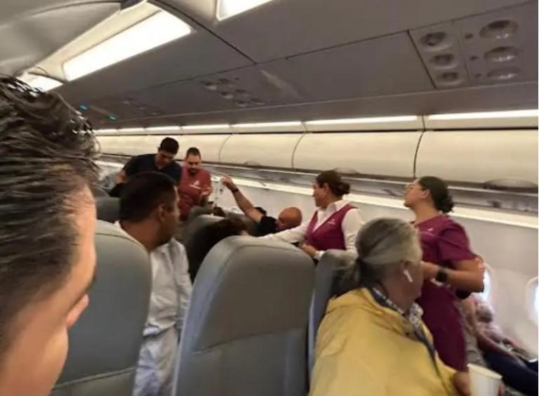 Salva médico de Coahuila a pasajero en pleno vuelo