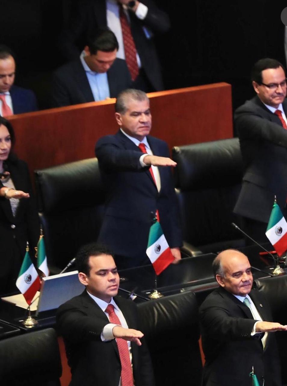 Asume Riquelme curul en Senado