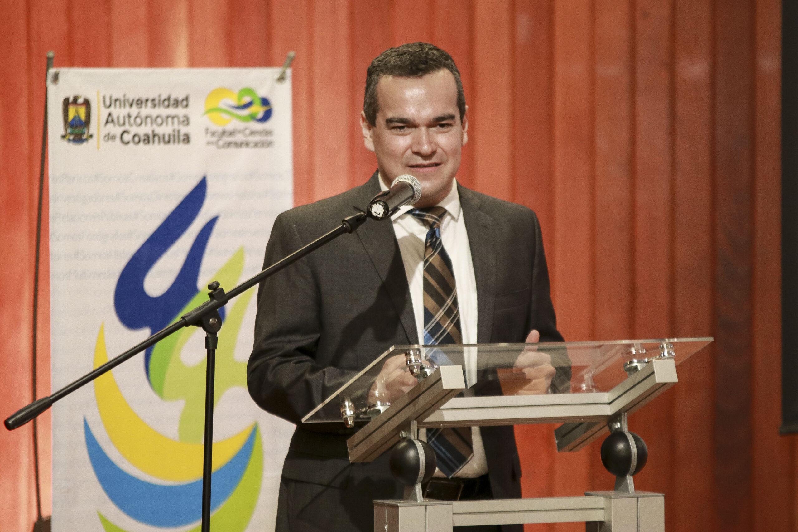 Reconocen 33 años al servicio de UAdeC 