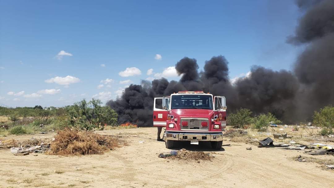 Prenden fuego a basurero clandestino