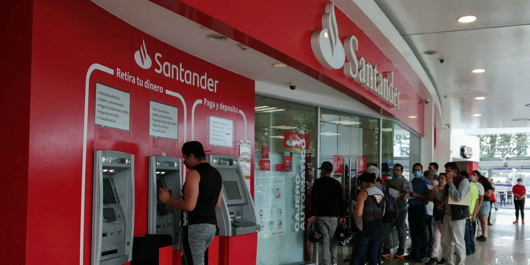 Por cargos no reconocidos será embargado Santander