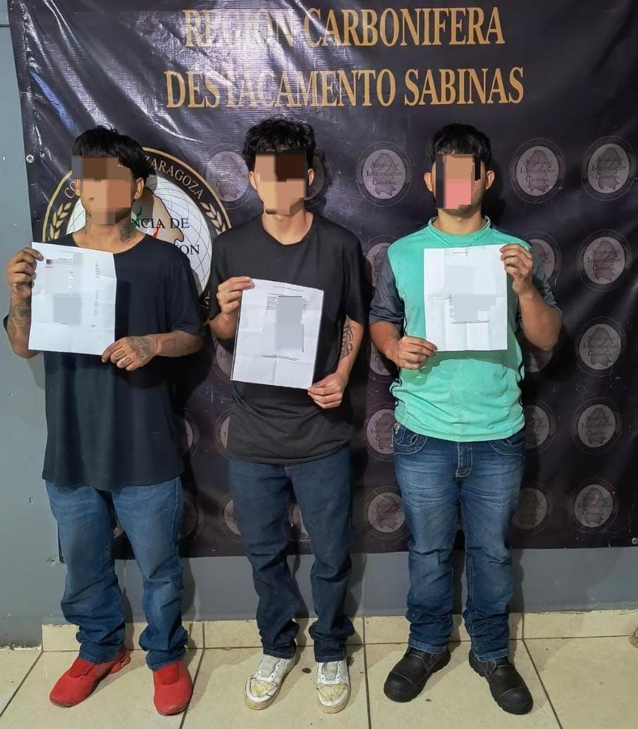 Detienen a 3 por asalto con arma