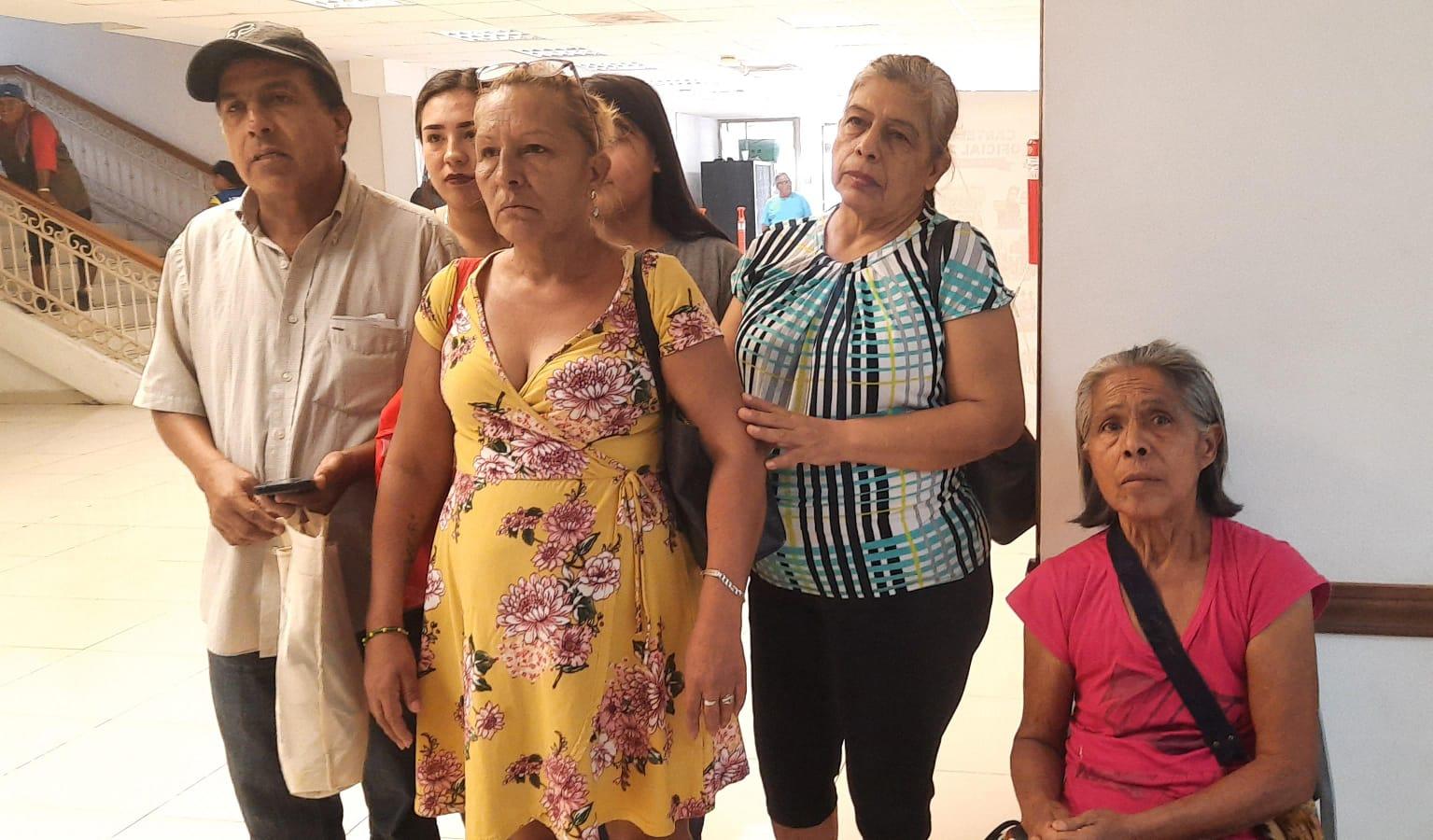 Vive familia amenazada por uno de los hermanos