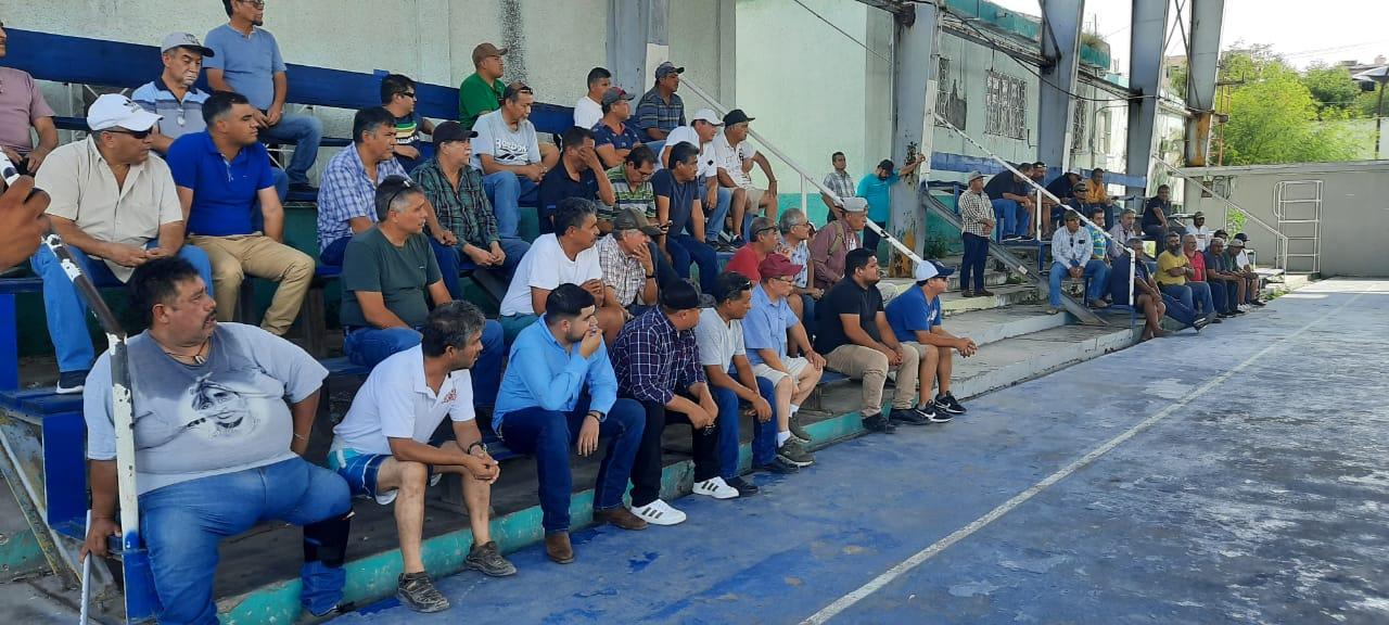Desaira Leija cita con trabajadores