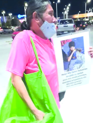 Discriminan guardias de Mall a humilde mujer