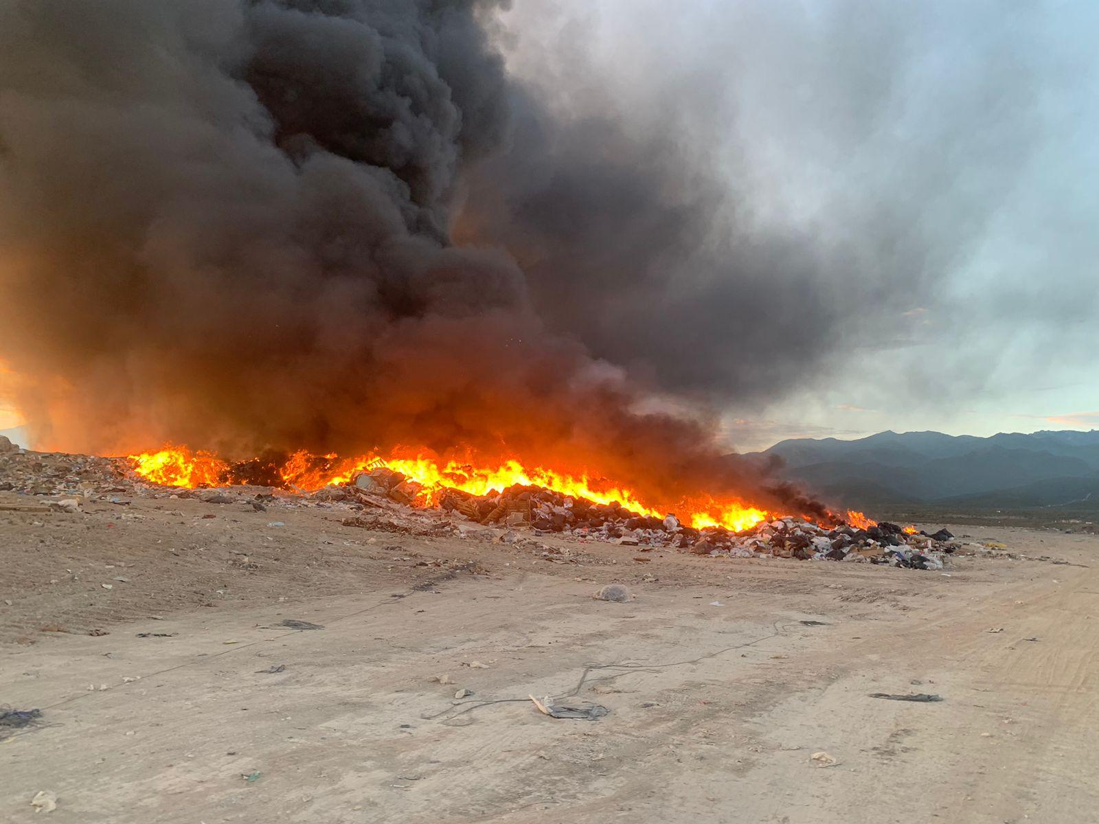 Arde relleno; se sale de control